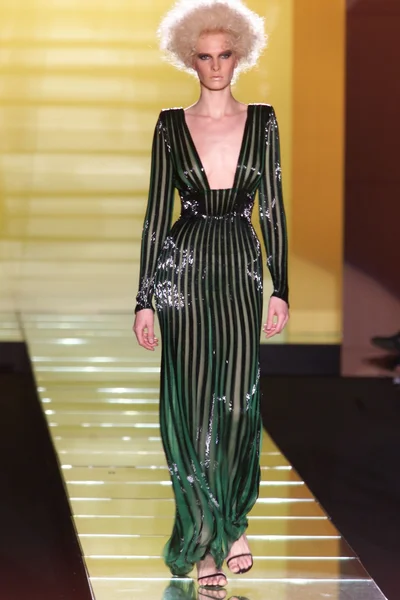Look 32